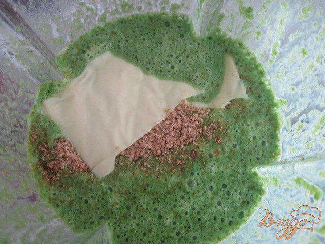 Фото приготовление рецепта: Соус из ботвы редиски шаг №4