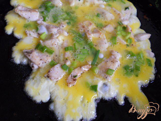Фото приготовление рецепта: Филе куриное с яйцом шаг №3