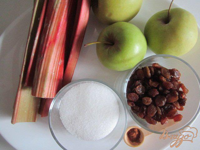 Фото приготовление рецепта: Крамбль с ревенем , яблоком и изюмом шаг №1