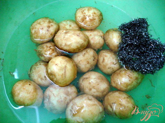Фото приготовление рецепта: Молодой картофель (три способа подачи) шаг №1