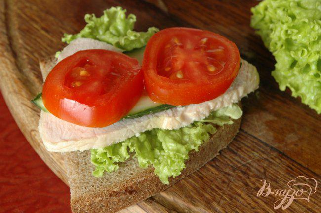 Фото приготовление рецепта: Сэндвич с запеченой индейкой шаг №5