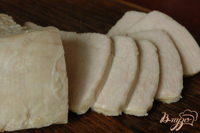 Фото приготовление рецепта: Сэндвич с запеченой индейкой шаг №4
