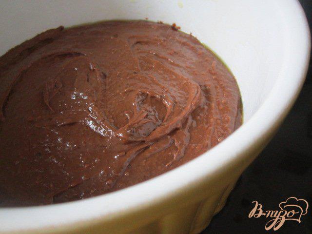 Фото приготовление рецепта: Шоколадный пирог с сыром Маскарпоне шаг №8