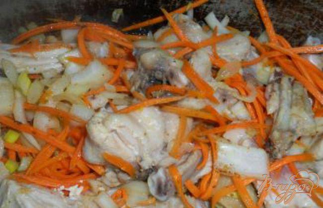 Фото приготовление рецепта: Рассыпчатый рис с курицей и куркумой шаг №1