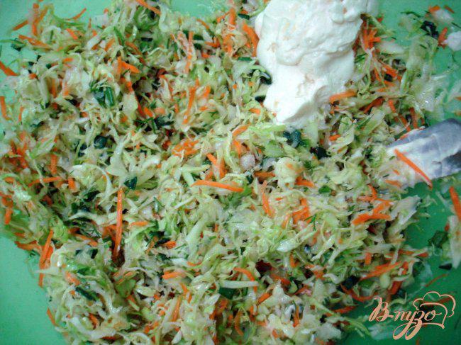 Фото приготовление рецепта: Салат из свежей капусты шаг №6