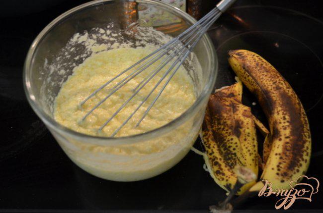 Фото приготовление рецепта: Бананово-медовый кекс шаг №3