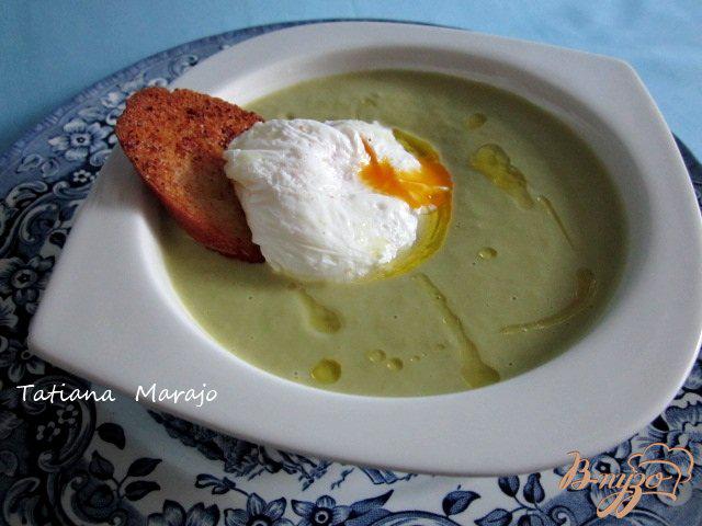 Фото приготовление рецепта: Спаржевый суп с гренками и яйцом пашот шаг №11