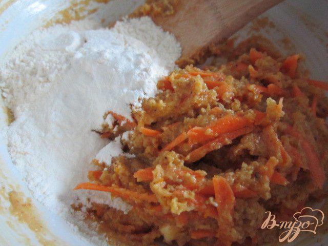 Фото приготовление рецепта: Английский морковный кекс шаг №7