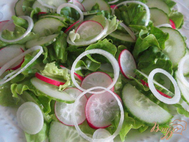 Фото приготовление рецепта: Овощной салат с сухариками и сырным соусом шаг №7