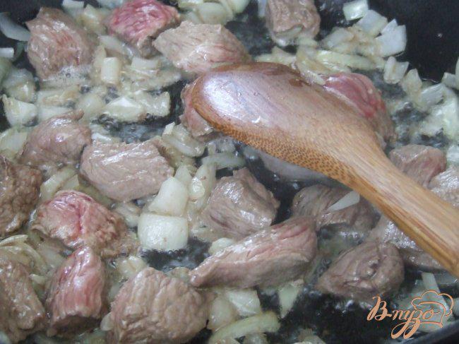Фото приготовление рецепта: Рис с мясом и абрикосами шаг №2