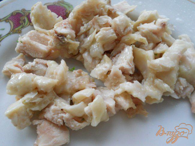 Фото приготовление рецепта: Салат из курицы и клубники шаг №1