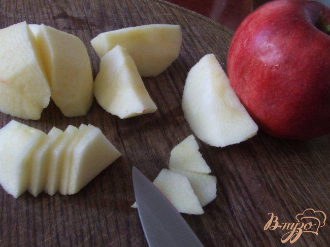 Фото приготовление рецепта: Оладьи с кусочками яблок шаг №4