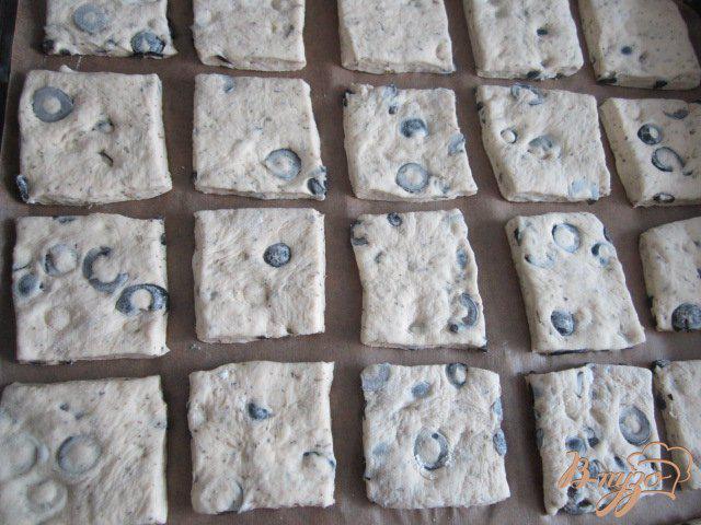 Фото приготовление рецепта: Закусочные булочки с прованскими травами и маслинами шаг №5