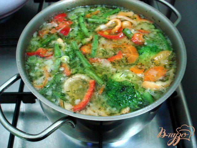 Фото приготовление рецепта: Суп с горошком и овощами шаг №7