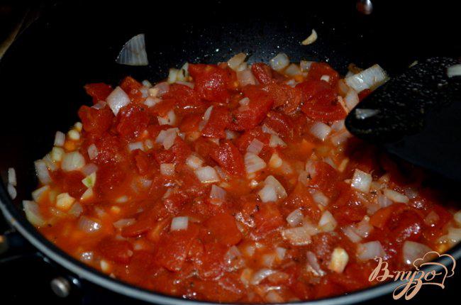 Фото приготовление рецепта: Курица с томатами и фетой шаг №2