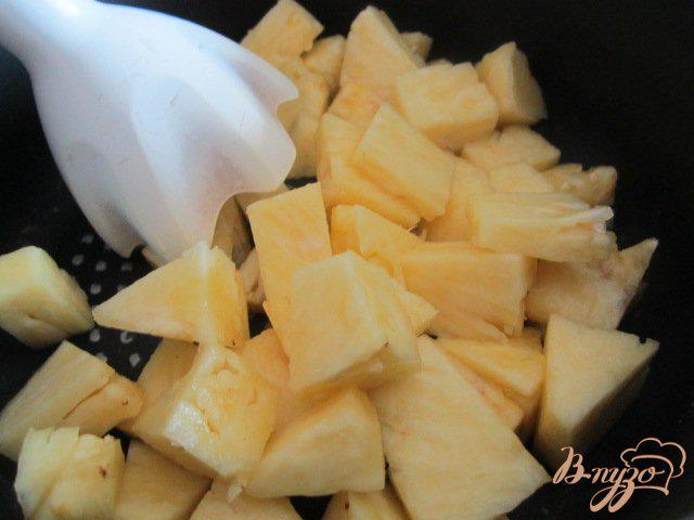 Фото приготовление рецепта: Йогуртово-ананасовый тортик шаг №10