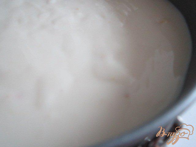 Фото приготовление рецепта: Йогуртово-ананасовый тортик шаг №8
