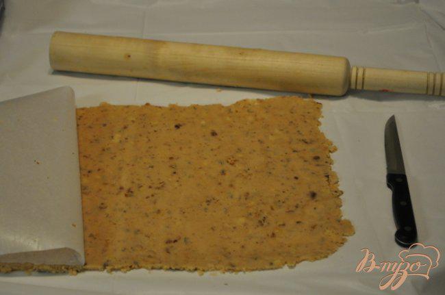 Фото приготовление рецепта: Песочное печенье  с розмарином и грецкими орехами шаг №3
