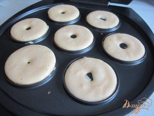 Фото приготовление рецепта: Лимонные пончики шаг №6
