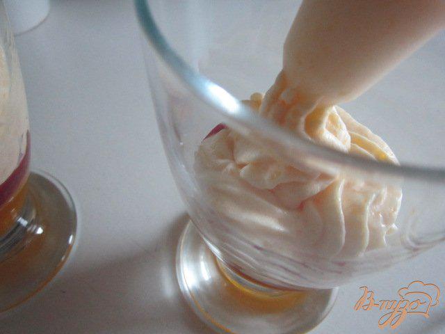 Фото приготовление рецепта: Десерт с апельсиновым муссом шаг №7