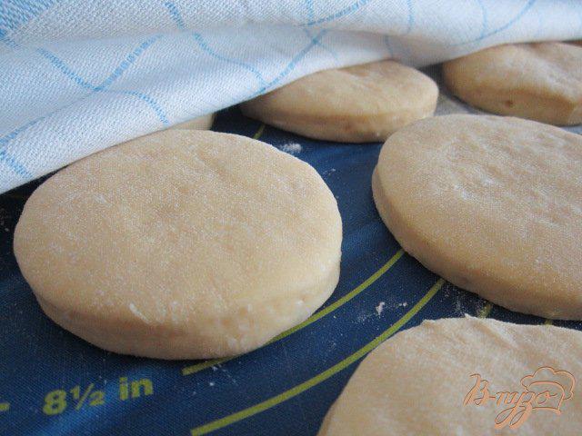 Фото приготовление рецепта: Немецкие пончики Krapfen шаг №4