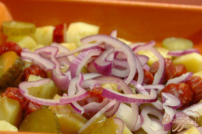 Фото приготовление рецепта: Картофельный салат с селянской колбаской шаг №4