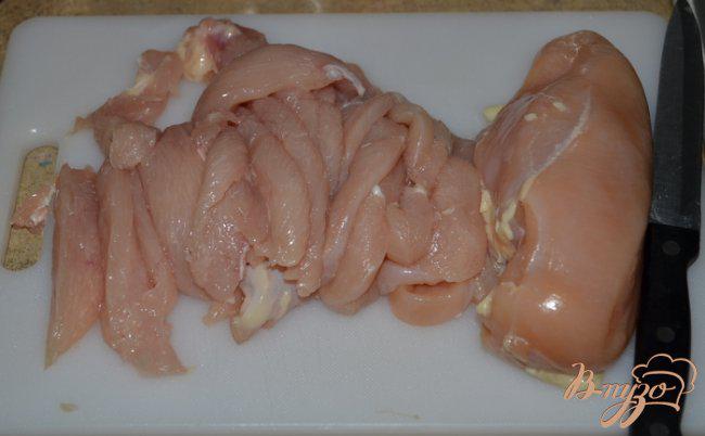Фото приготовление рецепта: Куриные грудки с базиликом и вялеными помидорами шаг №1