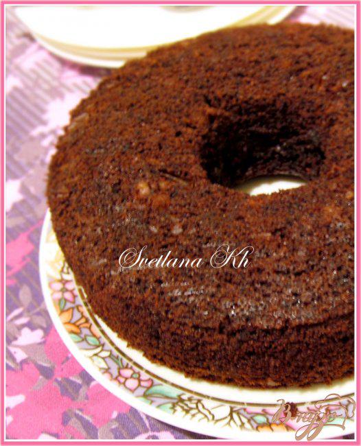 Фото приготовление рецепта: Шоколадный кекс-бисквит с орехами шаг №5