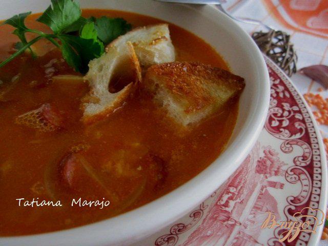 Фото приготовление рецепта: Чечевичный суп с сухариками и копчеными колбасками шаг №8