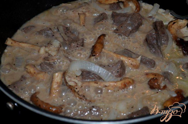 Фото приготовление рецепта: Говядина со свежими грибами шиитаке шаг №3
