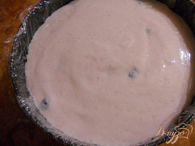 Фото приготовление рецепта: Шоколадный кухэ с вишневым кремом шаг №8