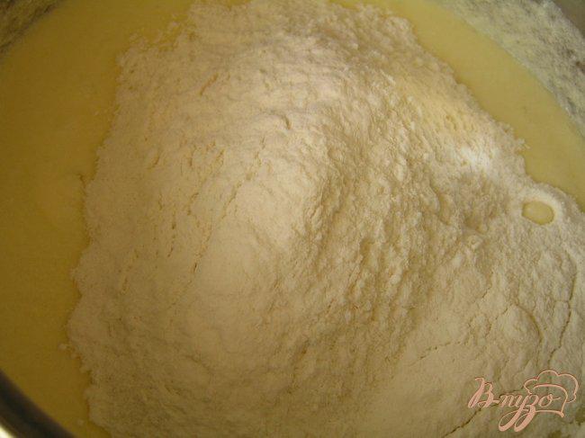 Фото приготовление рецепта: Творожные кексы с цукатами и апельсином шаг №3