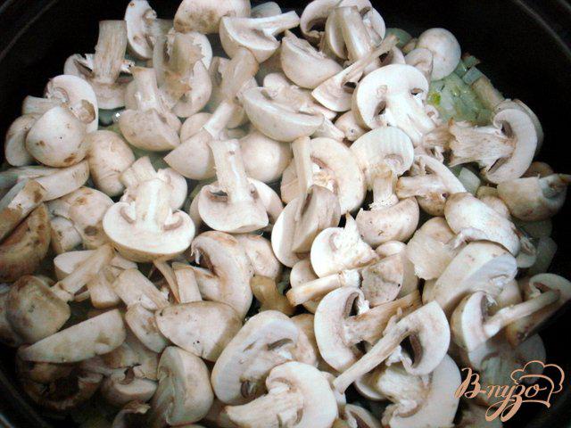 Фото приготовление рецепта: Заливной пирог с грибами шаг №1