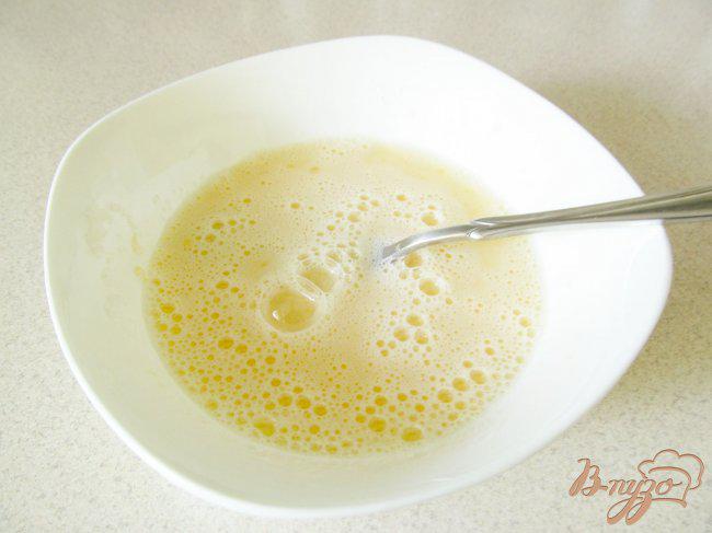 Фото приготовление рецепта: Сладкие гренки с клубнично-мятным соусом шаг №1