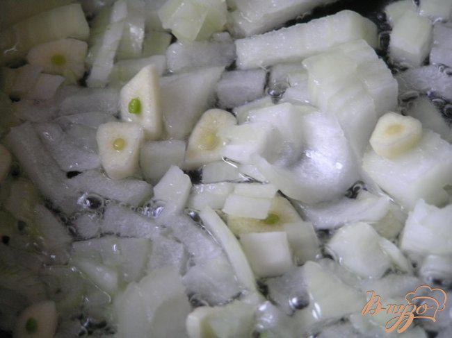 Фото приготовление рецепта: Томатный суп со свининой и рисом «Рубин» шаг №5