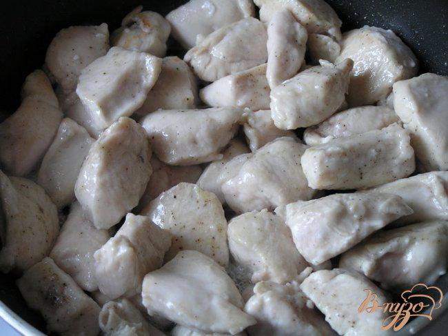 Фото приготовление рецепта: Кассероль с курицей, грибами и булгуром шаг №1