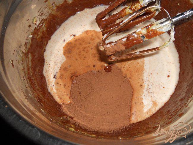 Фото приготовление рецепта: Шоколадный торт с грушами шаг №3