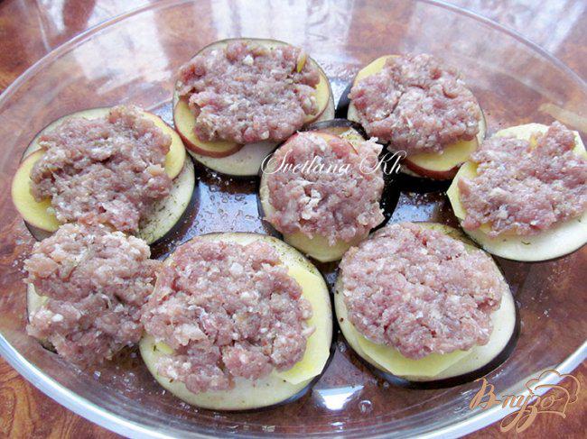 Фото приготовление рецепта: Баклажаны с мясом и овощами шаг №2