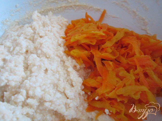 Фото приготовление рецепта: Морковно-яблочные сырники шаг №4