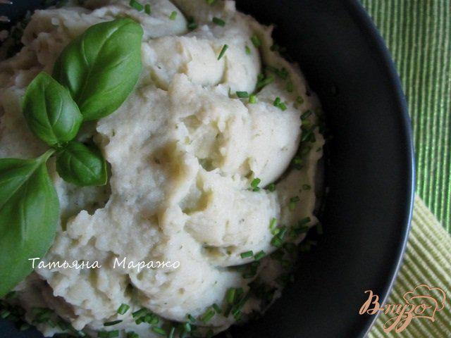 Фото приготовление рецепта: Картофельное пюре с базиликом шаг №5