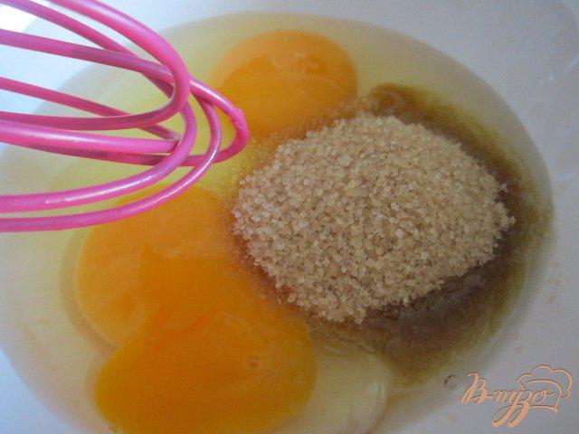 Фото приготовление рецепта: Десертные запеканки с персиками шаг №3