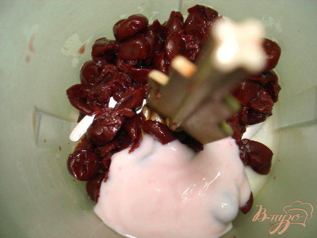 Фото приготовление рецепта: Мороженое вишнёвое шаг №2