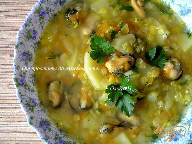 Фото приготовление рецепта: Суп с желтой чечевицей и мидиями шаг №8