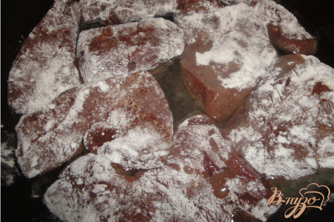 Фото приготовление рецепта: Печень с луком шаг №2