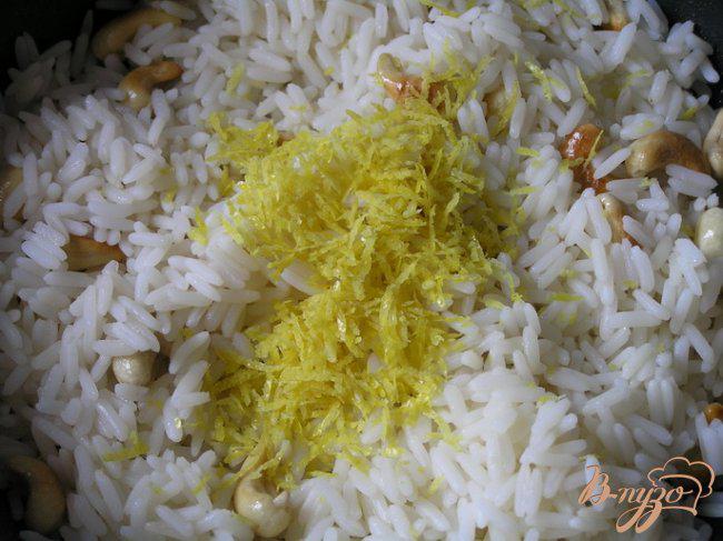 Фото приготовление рецепта: Лимонный рис с кешью шаг №4