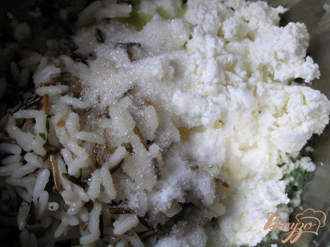 Фото приготовление рецепта: Сырники с рисом и шпинатом в кунжутной панировке шаг №2