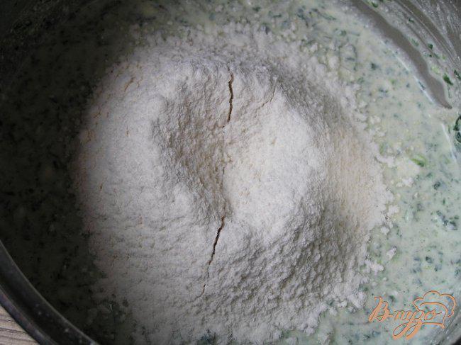 Фото приготовление рецепта: Сырники с рисом и шпинатом в кунжутной панировке шаг №3