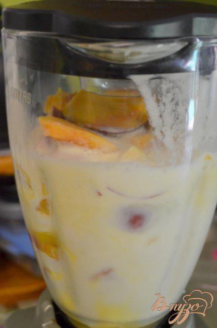 Фото приготовление рецепта: Персиковый смузи шаг №2