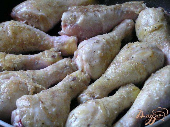 Фото приготовление рецепта: Куриные ножки в сливочном соусе с цуккини шаг №2