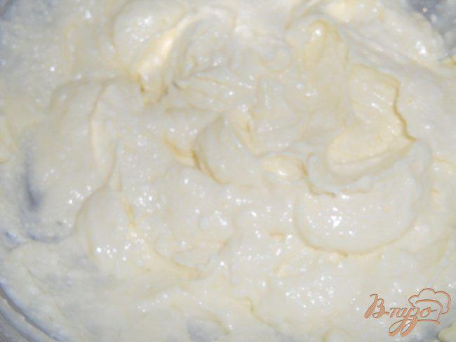 Фото приготовление рецепта: Сладкие роллы из шоколадных блинчиков с клубникой и лимонным курдом шаг №9